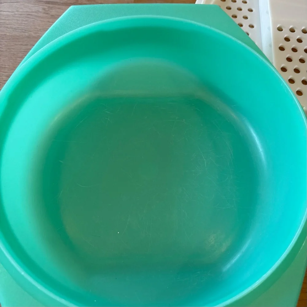 Vintage Tupperware #786 #787 Jadeite Green Grater Bowl Set 1970s Retro Kitchen - Picture 6 of 9